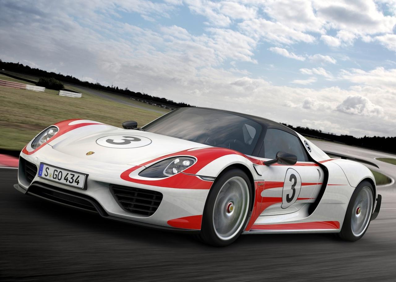 Porsche 918 Spyder production model with Weissach package 3