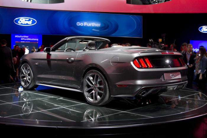 2015 Ford Mustang Convertible 5
