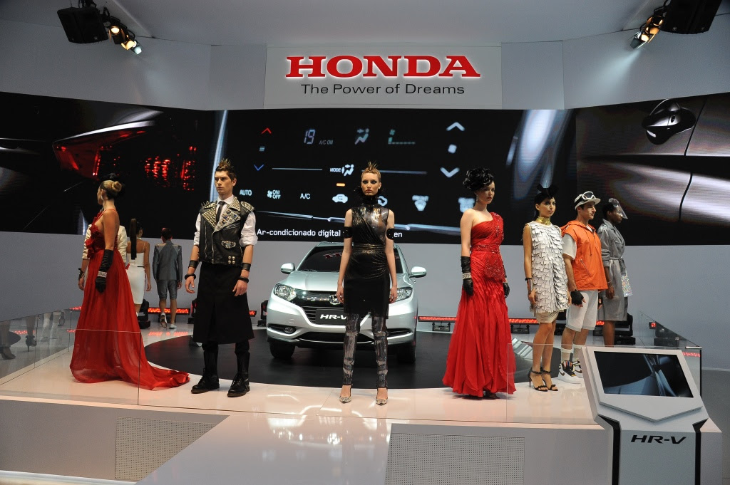 Honda traz mundo da moda e da F1