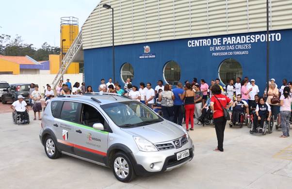 Nissan doa veículo a associação esportiva